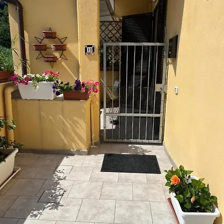 Lejlighed Charming With Parking 5 Minutes From Lerici