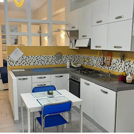 Lejlighed Charming With Parking 5 Minutes From Lerici
